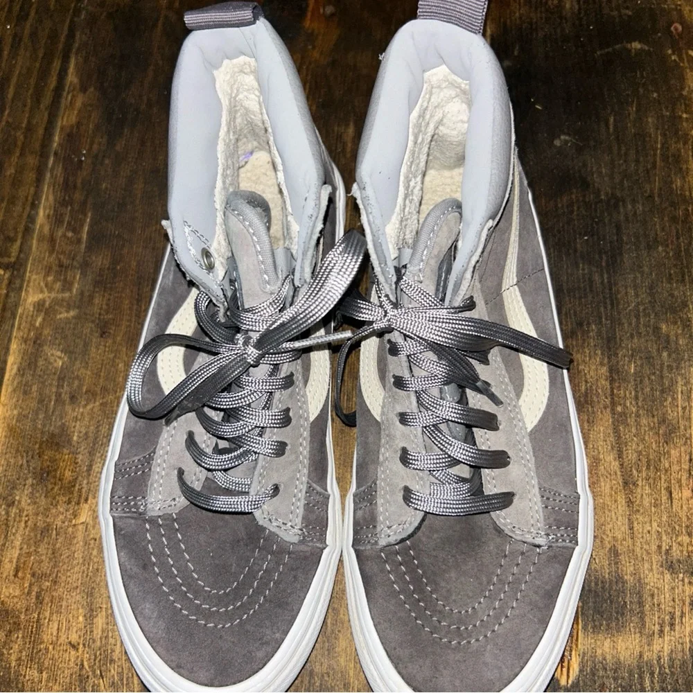 Vans Sk8 Hi MTE Womens Size 8 Gray Suede Faux Fur Lining Skate Shoes Sneakers